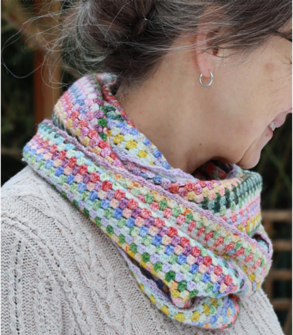 Light and Colour Cowl – getragen